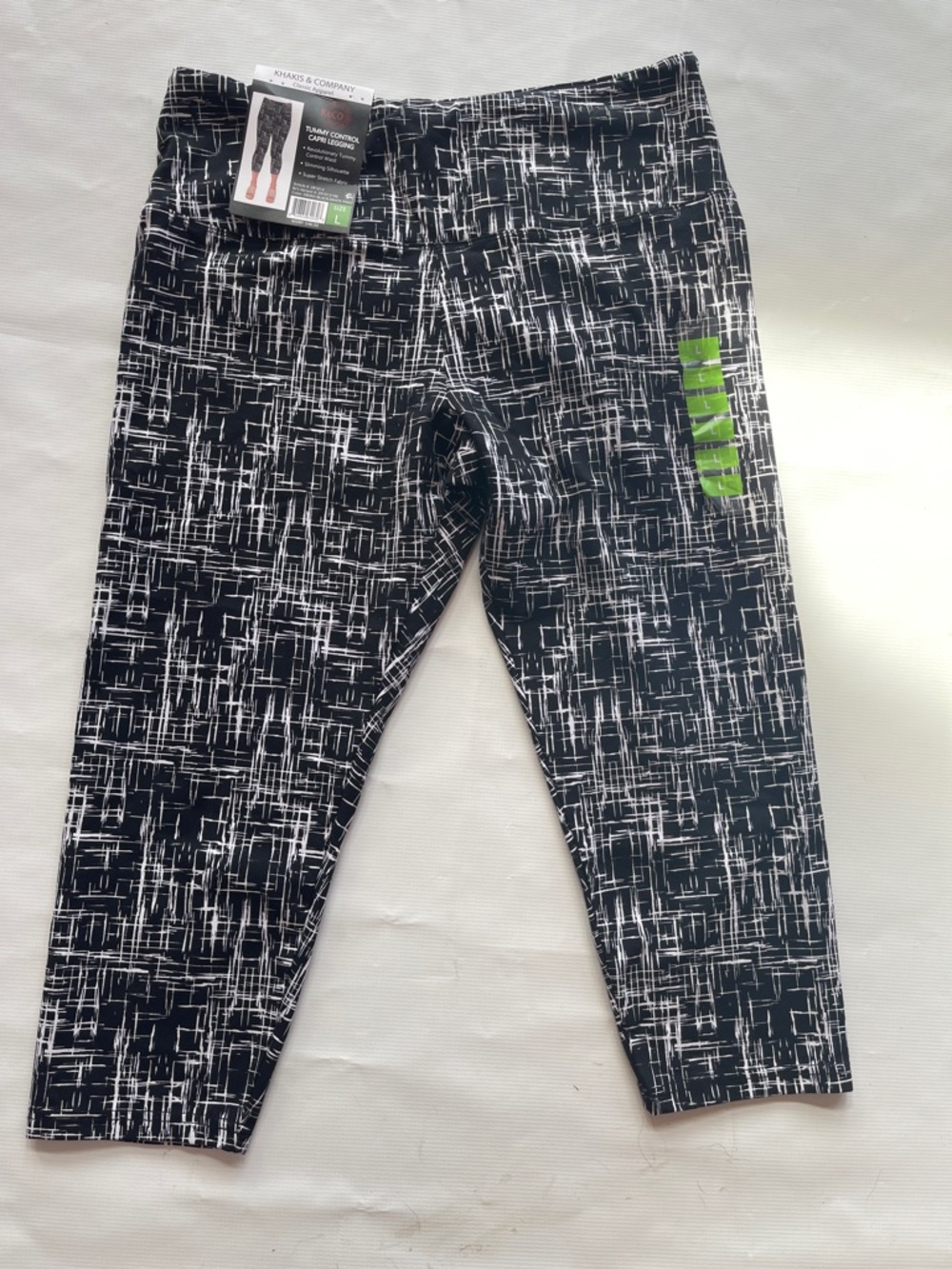 Suave Capri Leggings Size Large 
NWT